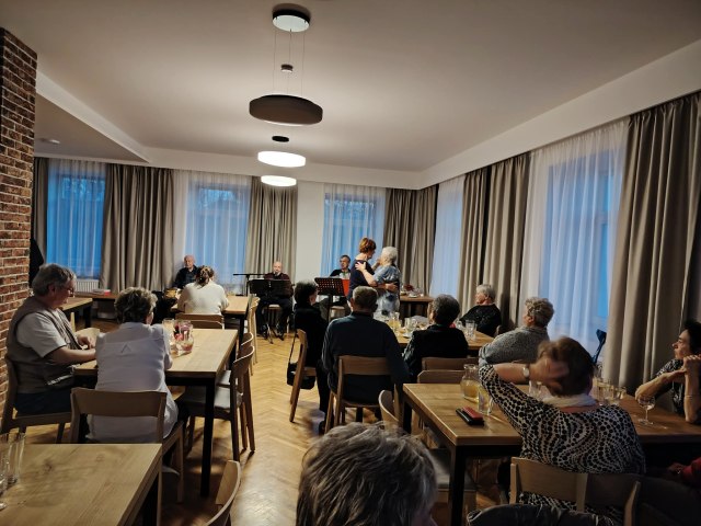 Posezení s hudbou 1